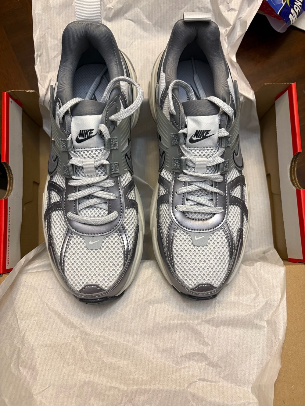 Nike Women’s V2K Silver and White Runners-NWT-